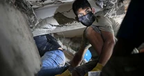 Cresce frustração com demora dos resgates na venezuela: 'Há edifícios onde não foi removida sequer uma única pedra'