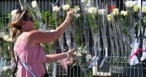 França: marcha silenciosa homenageia funcionária de escola morta por aluno de 14 anos