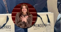 O que tinha na sacola de presentes que Sasha deu aos convidados de seu desfile luxuoso