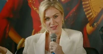 Ludmila Dayer se emociona ao rever 'Carlota Joaquina' e declara: 'Foi um divisor de águas'