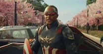 Anthony Mackie aquece fãs com vídeo direto do set de novo Vingadores