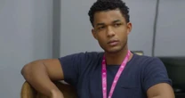 Dona de Mim: Samuel se enfia em uma cilada e é salvo por Marlon