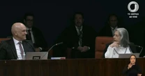 Cármen Lúcia brinca com Moraes durante voto: 'Queriam neutralizá-lo'