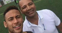 Torcedores se irritam com pedido feito pelo pai de Neymar: 'Que não aceite'