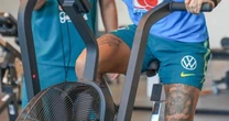 Neymar acelera recuperação de lesão de olho na Copa