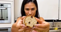 Banana, uva passa e aveia: o bolo fitness que salva a vontade de comer doces e ajudou Simone Mendes a emagrecer mais de 30 kg