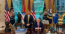 Flávio Bolsonaro se reúne com Trump nos EUA; veja a primeira foto do encontro