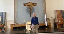 Frei amigo do papa conta ter sonhado com ele vestido de branco um dia antes do fim do conclave