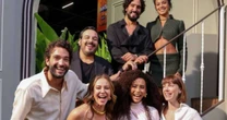 Discreta, atriz de 'Vale Tudo' é flagrada em momento íntimo com a namorada