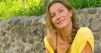 Beterraba, rúcula, queijo e truque com amêndoas: essa salada de Gisele Bündchen é o segredo do seu corpo aos 45 anos e salva qualquer dieta