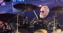 Roger Taylor, baterista do Queen, anuncia álbum solo sobre violência, guerras e destruição ambiental