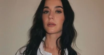 Música nova! Katy Perry atualiza status do single "Watch It Burn"