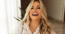 Look de Poliana Rocha no batizado do neto José Leonardo rouba a cena: 'Essa roupa..'