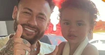 Neymar se pronuncia após mostrar Mavie com braço enfaixado: 'Chorou muito de dor'