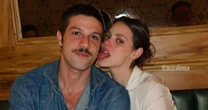 Chay Suede ganha lambida da esposa no aniversário de 33 anos: 'Com amor'