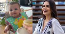 Helena, filha de Amanda Kimberlly e Neymar, encanta ao experimentar novos sabores