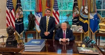 Conheça o Salão Oval, onde Flávio Bolsonaro tirou foto com Trump nos EUA