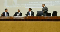 Ocupação do plenário do Senado por bolsonaristas faz evento ser transferido para auditório