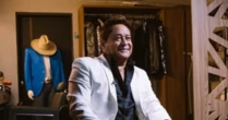 Leonardo dá resposta polêmica a jornalista e momento viraliza: 'É pra enfiar no * de curioso'