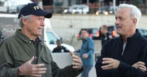 "Ele trata os atores como cavalos": Tom Hanks fala sobre sua colaboração com Clint Eastwood