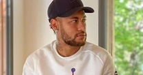 Neymar retorna aos treinos do Santos com visual ousado e anima torcida com possível volta aos gramados