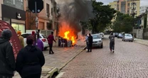 Vídeo: Incêndio criminoso destrói abrigo de morador de rua na Cidade Baixa em Porto Alegre