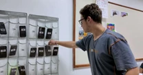 Escolas sem celulares: menos conflitos e mais interação