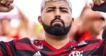 Vídeo: torcedor do Vasco rouba a cena ao se encontrar com 'Gabigol da Torcida'
