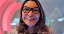 Brega? Look de Janja em evento francês divide opiniões: 'Cafona demais'