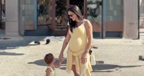 Grávida, Bruna Biancardi combina look com a filha em passeio pela Disney