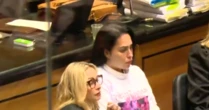 Monique Medeiros passa mal ao ver imagens do corpo de Henry Borel durante julgamento no Rio