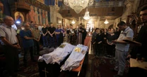 França condena ataque de Israel à igreja em Gaza e imprensa homenageia padre argentino ferido