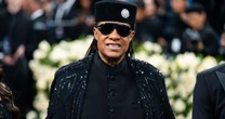 Stevie Wonder responde com classe a rumores de que não é cego