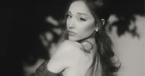Ariana Grande estreia single em nº1 na Hot 100 e empata recorde de Taylor Swift