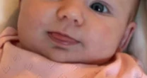 LUTO! Influenciadora chora a morte da filha de 8 meses após batalha cardíaca