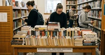 Biblioteca de Vitória promove troca gratuita de livros; veja como participar
