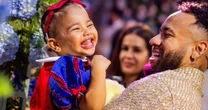 Neymar compartilha momento fofo com filha Mavie