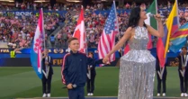 Quem é o menino que cantou com Katy Perry na abertura da Copa?; veja
