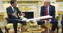 O que levou Donald Trump a mudar de ideia e retomar apoio militar à Ucrânia?