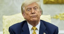 Trump ameaça processar dono de jornal após reportagem explosiva em conexão ao escândalo Epstein