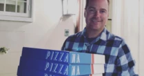 Lembra dele? Astro de 'Batman' se reinventou com pizzaria após declínio nos anos 90