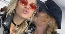 Johnny Depp está namorando esteticista russa 35 anos mais nova, diz jornal