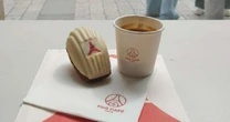 Os preços de comes e bebes no café em Paris do bicampeão da Champions League PSG