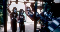 O hit do Kiss que enfim levou mulheres aos shows: 'só tinha macho na plateia'