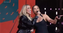 Ex-BBB Renata canta no 'Domingão' e assusta web: 'Pode parar'