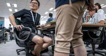 'Assédio por pelos': por que campanha para incentivar homens a usar bermuda no trabalho causa polêmica no Japão