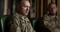 Entenda por que Zelensky trocou o comandante das Forças Armadas em meio aos avanços da Ucrânia