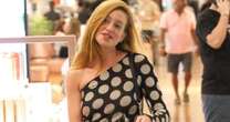 Marina Ruy Barbosa, de vestido fendado e sem maquiagem, exibe beleza natural no shopping e é flagrada em momento inusitado. Fotos!