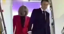 Vídeo: Presidente da França é agredido pela esposa ao desembarcar de avião