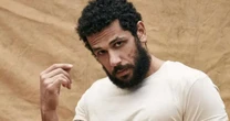 Amaury Lorenzo vive professor marcado por drama na próxima novela das sete